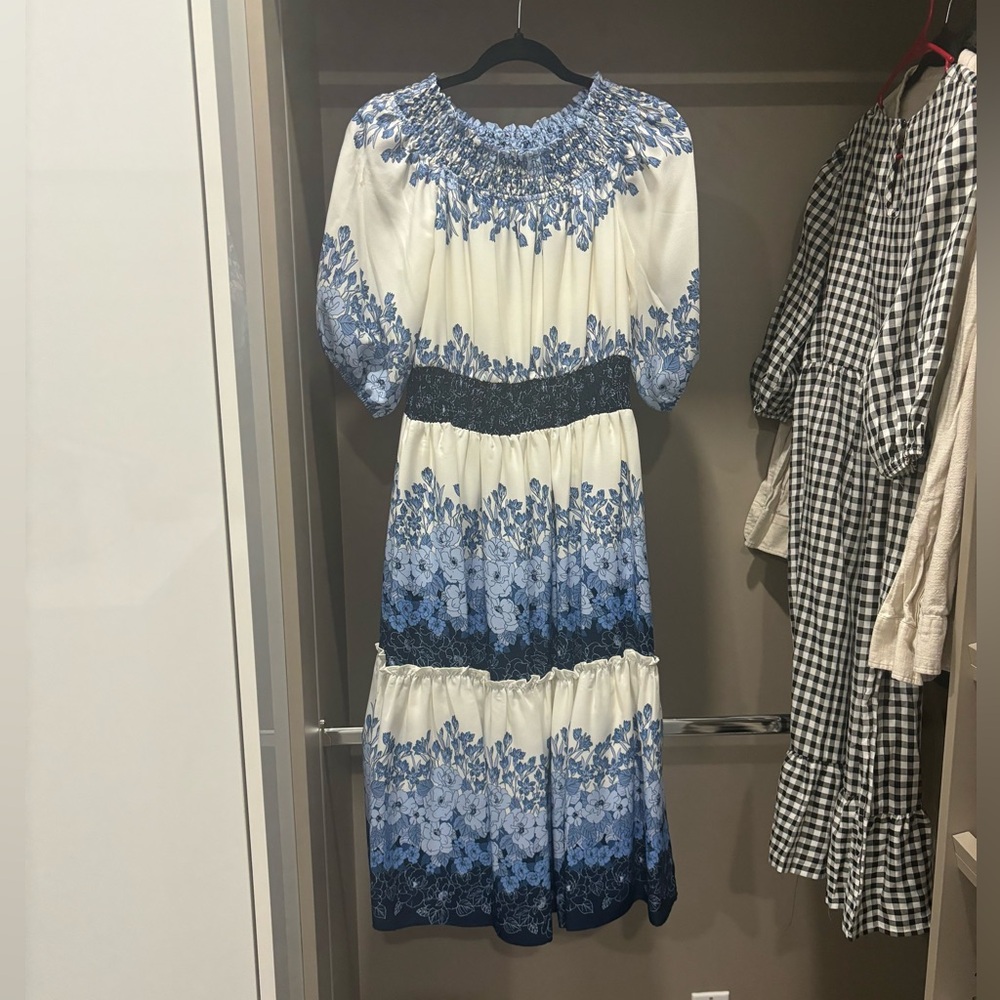Floral dress. Half sleeve, elegant summer dress